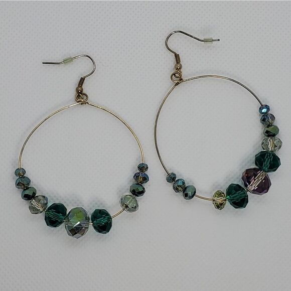 💜Teal & Clear Sparkly Beaded Gold Tone Hoop Earrings - Picture 5 of 9